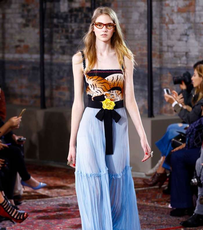 من مجموعة غوتشي Resort 2016، اليك موضة فستان التول المطبع