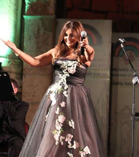 شذى تختار موديلات فساتين سندريلا