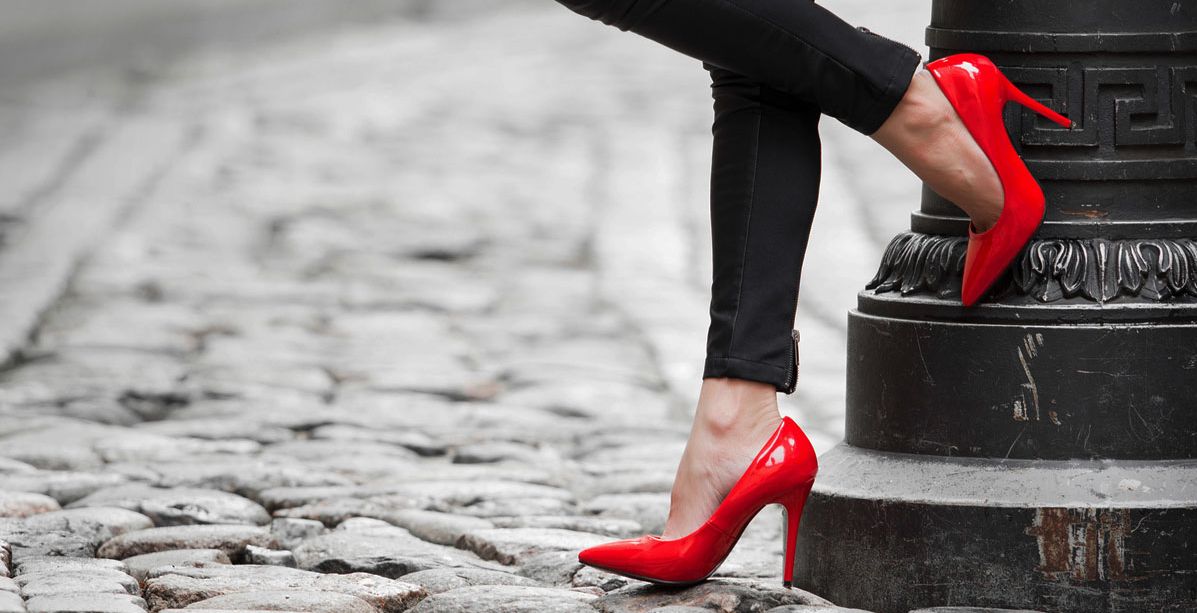 حذاء الكعب العالي هو سلاح المرأة للايقاع بالرجل... وهذا هو السبب!