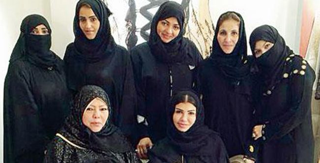 سعوديات يدخلن غمار تصميم الأزياء