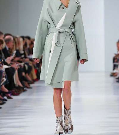 تعرفي على صيحات موضة صيف 2017 مع علامة Maison Martin Margiela