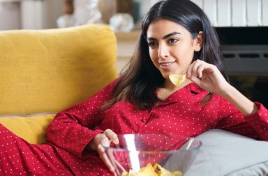 تأثير تناول الطعام أثناء مشاهدة التلفاز على صحتك