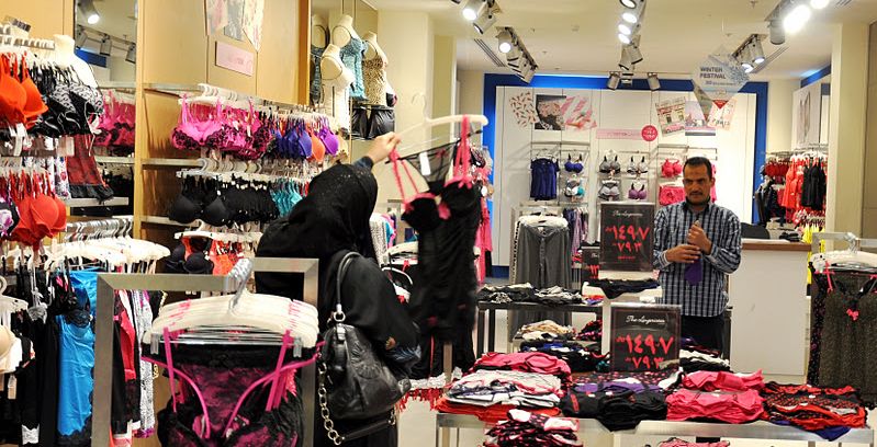 لا للرجال في محلّات الألبسة الداخليّة النسائيّة في السعوديّة!