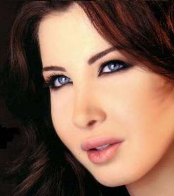 عيون نانسي عجرم الزرقاوين