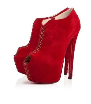 من كريستيان لوبوتان، اختاري أحذية الكاحل باللون الأحمر