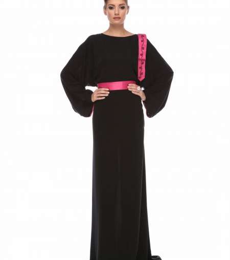 اختاري لشهر رمضان العباية السوداء المزيّنة بالحزام الملون