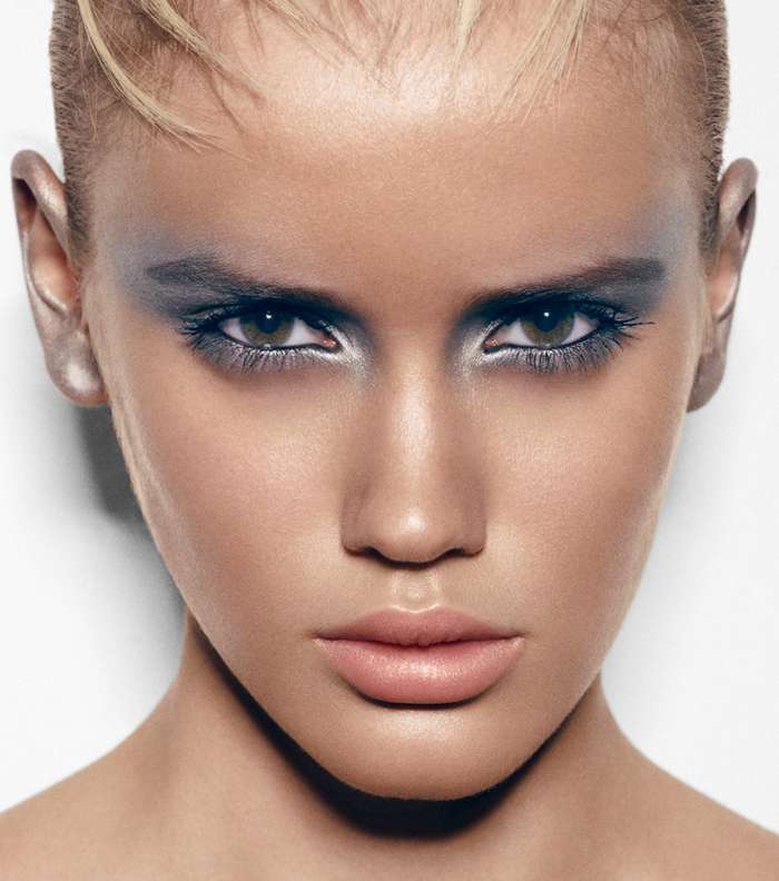 المكياج الميتاليكي للفستان الأسود