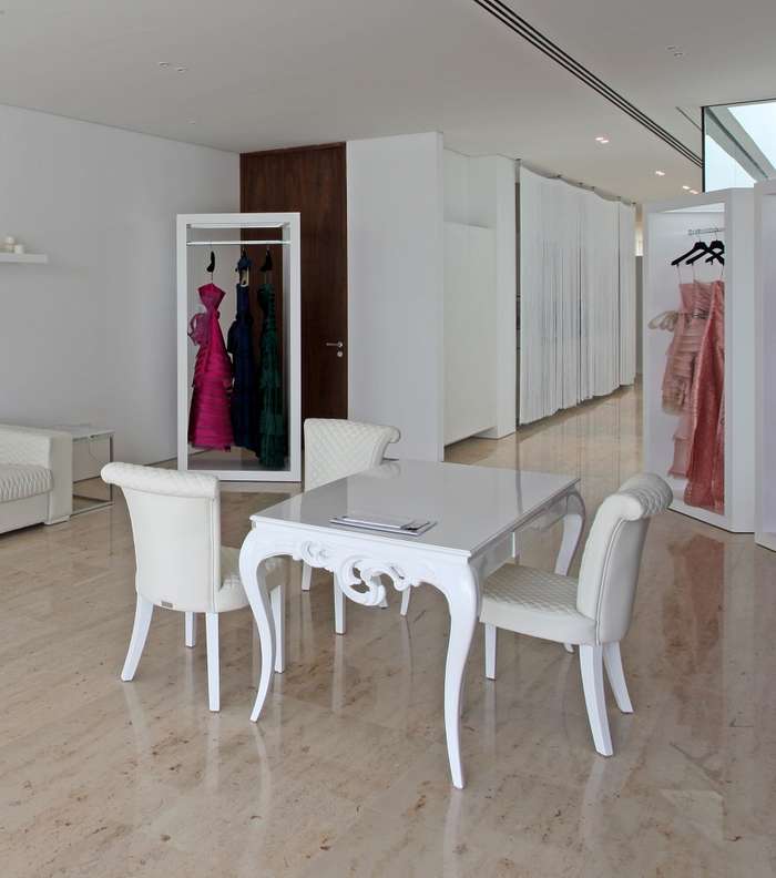 تصميم البوتيك يتيح إمكانية اختيارالعروس لفستان الزفاف بمشاركة عائلتها