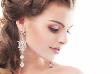 صور مستحضرات العناية بالبشرة والشعر للعروس قبل الزفا