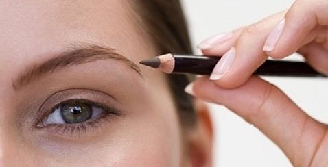 كيف ارسم حواجبي بالقلم