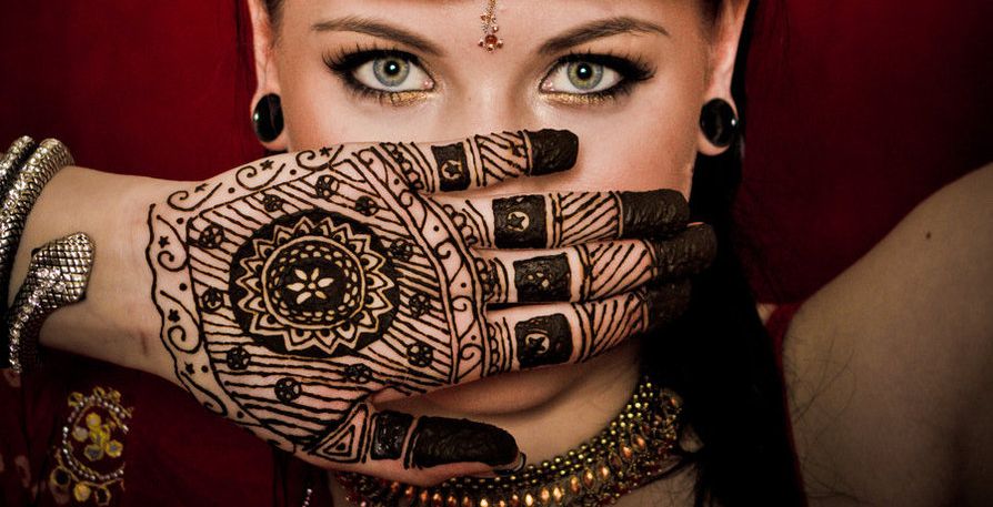 طريقة تفسير حلم الحناء في اليد