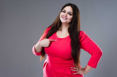 نصائح موضة ضرورية لصاحبة الصدر الكبير