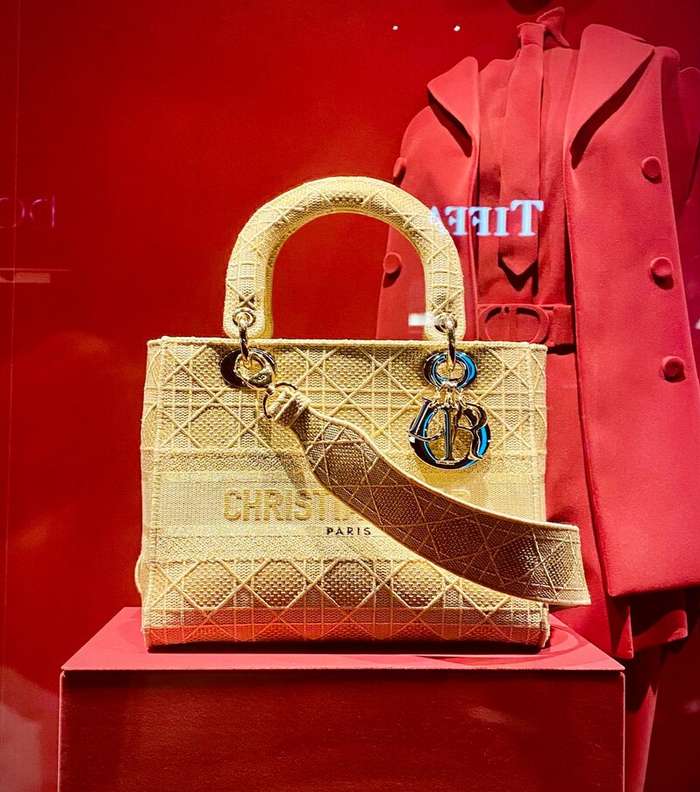 صور اجمل الشنط الماركات