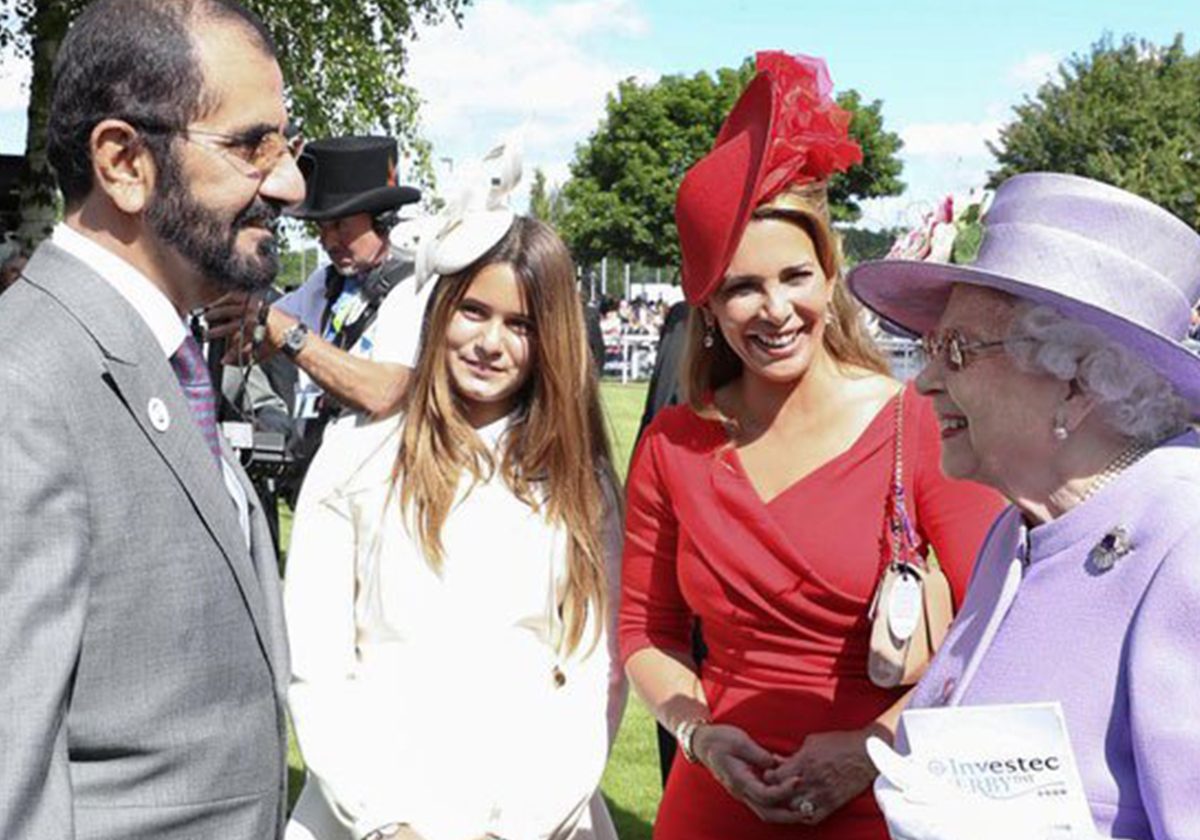  الشيخ محمد بن راشد آل مكتوم وعائلته مع الملكة اليزابيث