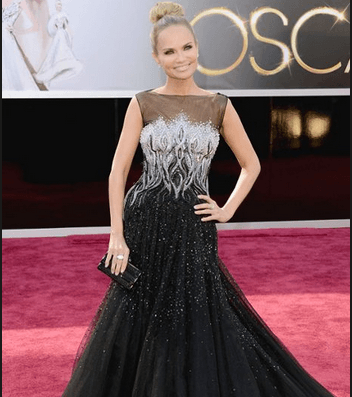 kristen chenoweth تتألق بفستان من توقيع طوني ورد