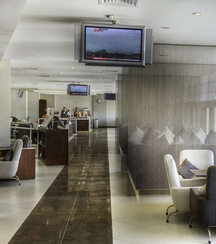 قاعة الصقر الذهبي الفاخرة لشركة طيران الخليج في مطار البحرين