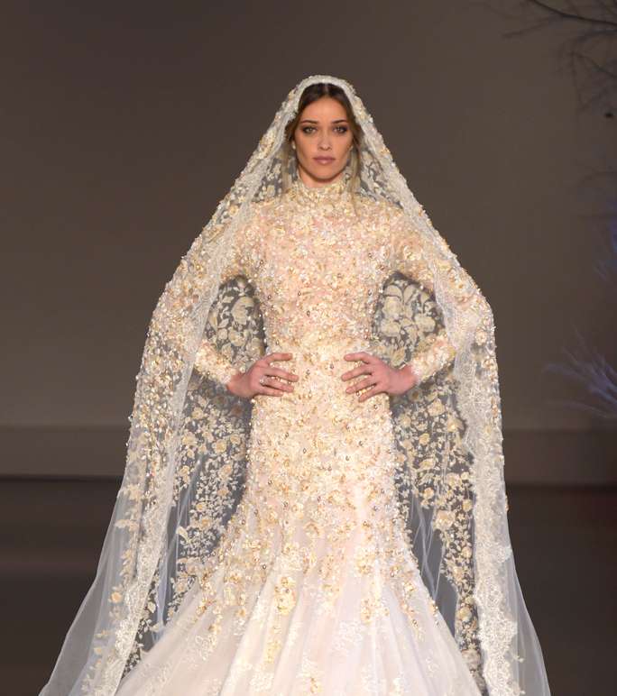 الأناقة المحتشمة مع تصميم عروس Ralph & Russo