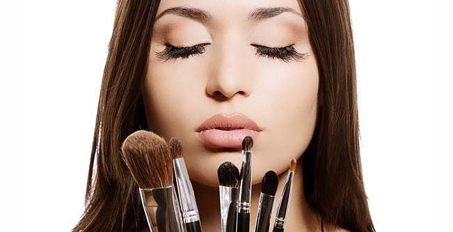 أدوات أساسيّة لماكياج ناجح