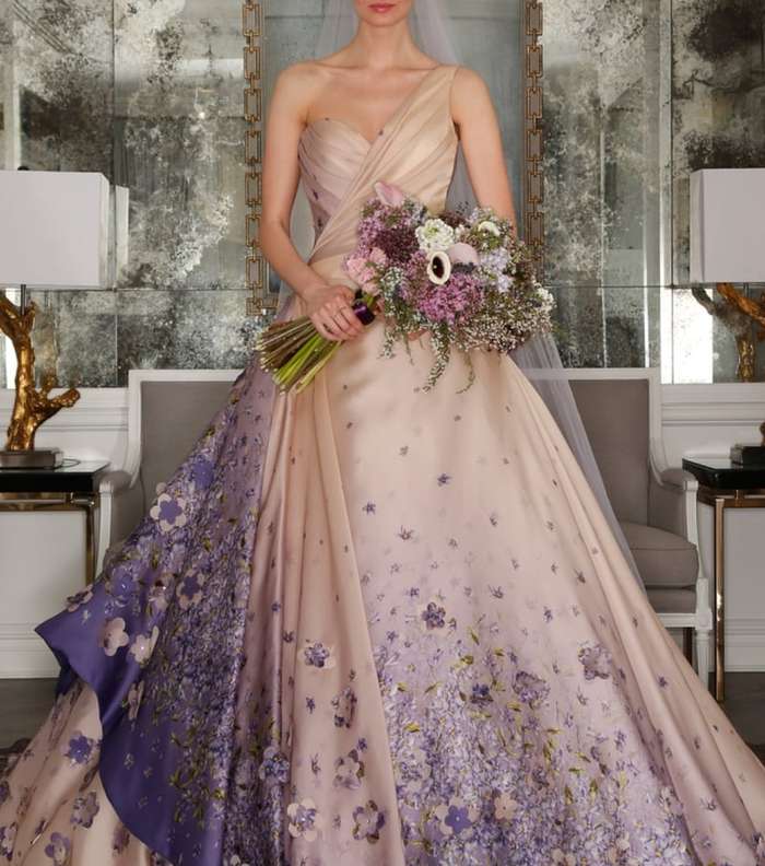 صور اجمل فساتين زفاف ملونة