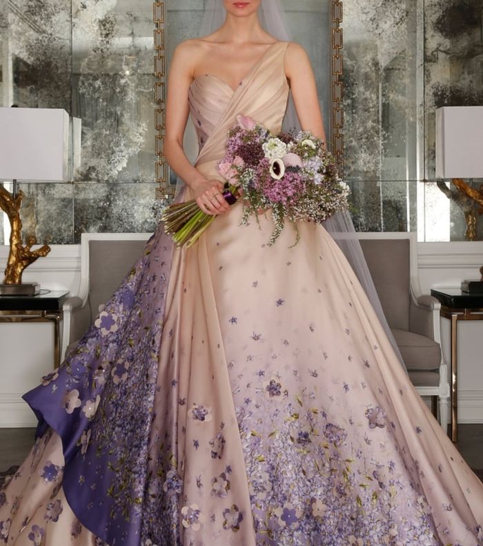 صور اجمل فساتين زفاف ملونة