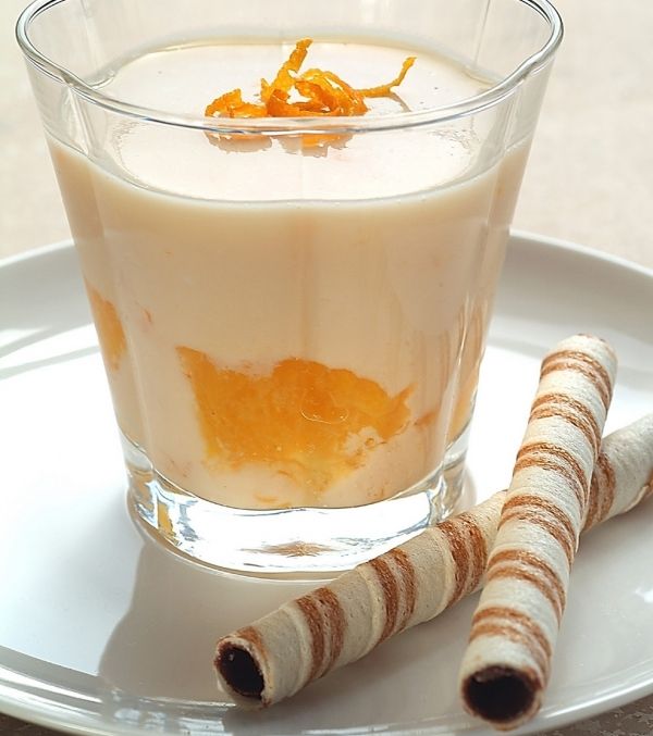 أسيد لبن الزبادي يؤدي دوراً في تقشير الشفاه