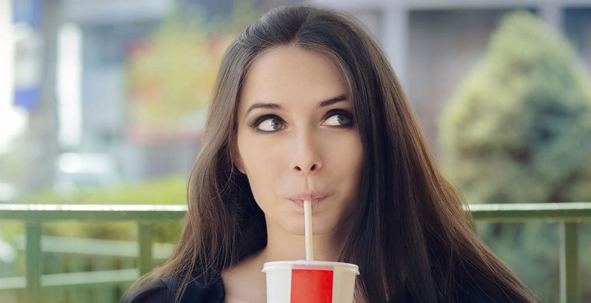 هذا ما يحصل لجسمك بعد ساعة على تناول المشروبات الغازية!‏