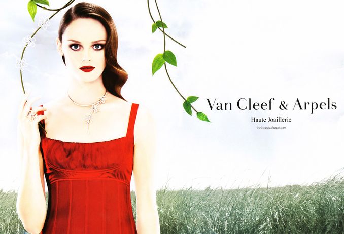 إعلان لماركة المجوهرات العريقة Van Cleef & Arpels