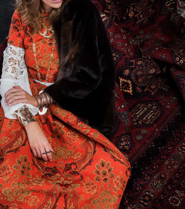 الإطلالة السابعة من Alice & Olivia و Fendi