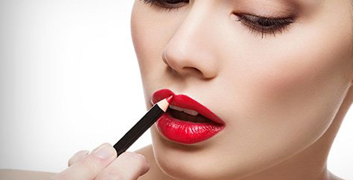 3 حيل مكياج خفية لتكبير الشفاه من دون عمليات تجميل