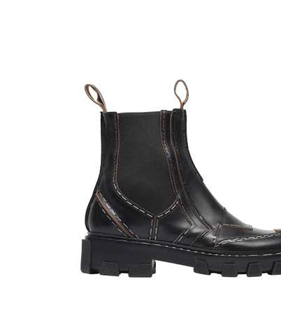 إطلالة مميزة مع مجموعة Balenciaga الجديدة