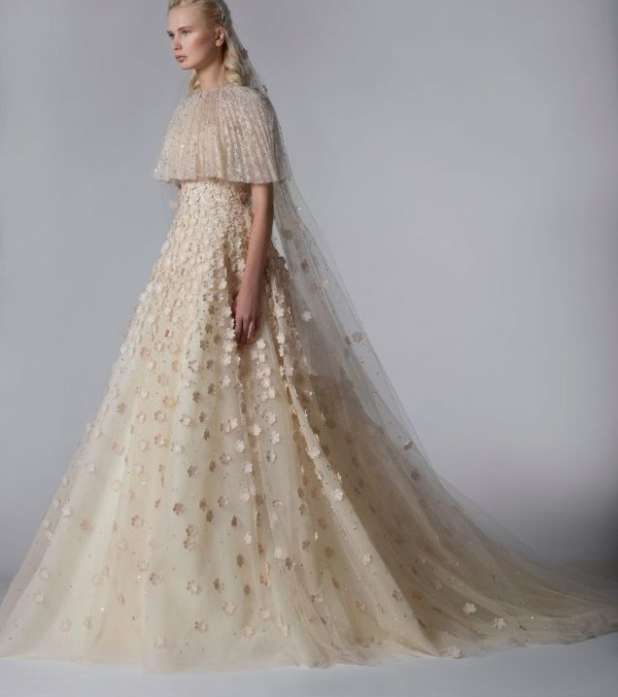 صور اجمل فساتين زفاف ملونة