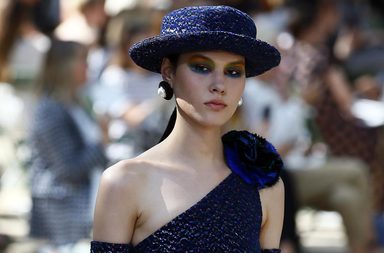 منصّة الهوت كوتور في باريس تزيّن بأجمل صيحات الشعر والماكياج