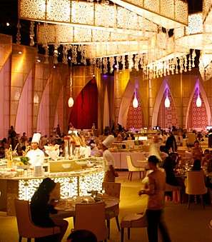 خيمة المجلس الفاخرة في فندق مدينة جميرا في دبي