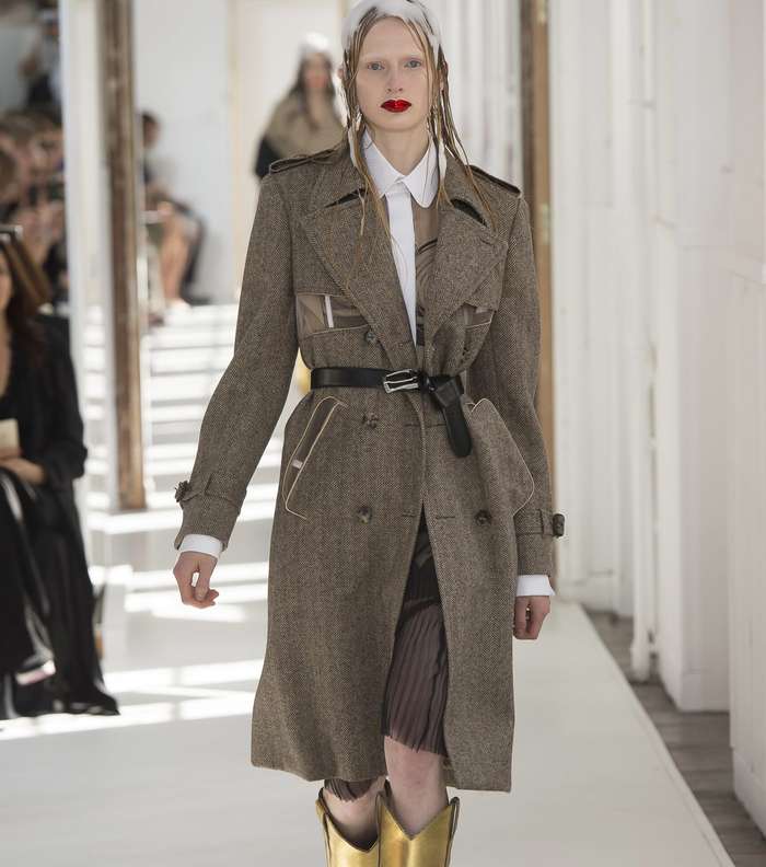 المعطف الكلاسيكي مع القماش البلاستيكي الشفاف على الجيوب من Maison Margiela