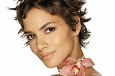 هالي بيري تطلق مجموعة ملابس داخلية بإسمها