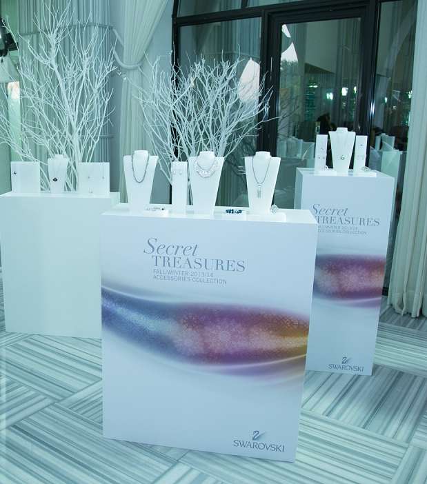 عقود من مجموعة Secret Treasures