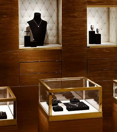 عرض لمجموعة مجوهرات Louis Vuitton في باريس