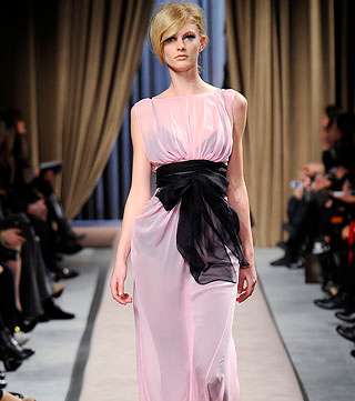 giambattista-valli-bow-belt-23-12-2010
