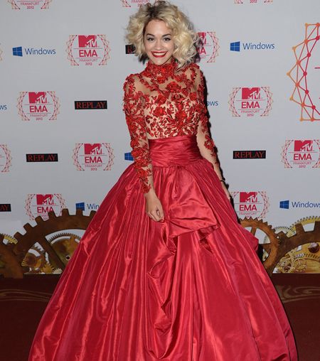 ريتا أورا بفستان من ماركيزا في حفل MTV Europe Music Awards