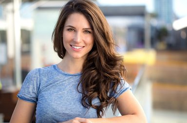 حقيقة أم خيال: تجفيف الشعر طبيعياً أفضل من استخدام مجفف الشعر