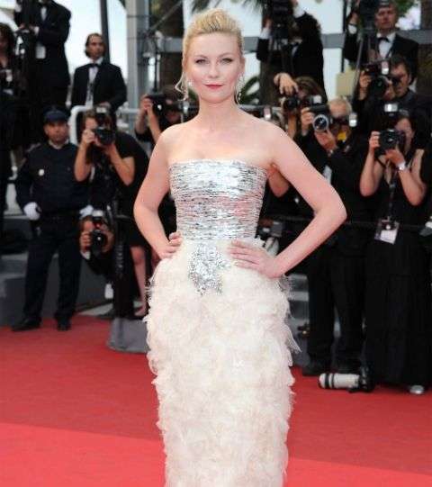 كريستن دانست بفستان من CHANEL في مهرجان كان السينمائي 2011