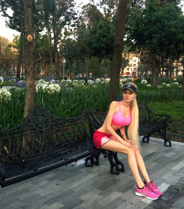 باربي الحقيقية تمارس الرياضة لأكثر من 4 ساعات يومياً