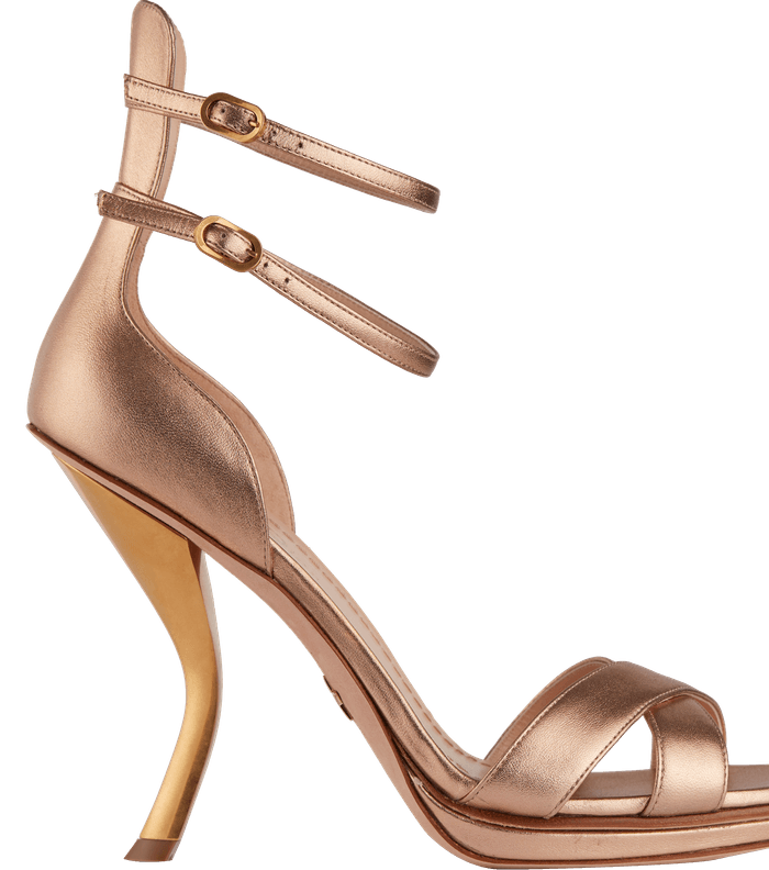 حذاء ديور الذهبي من مجموعة Dior Or
