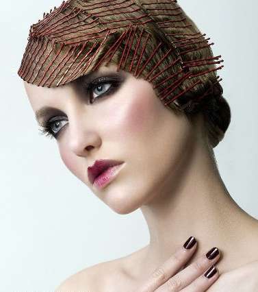 المستحضرات اللماعة تناسب الوجه الصغير