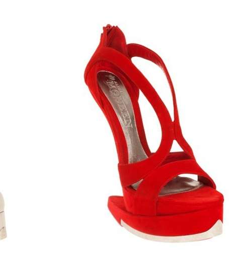 مجموعة من الأحذية الغريبة لشتاء 2013 من ماركة ألكسندر ماكوين