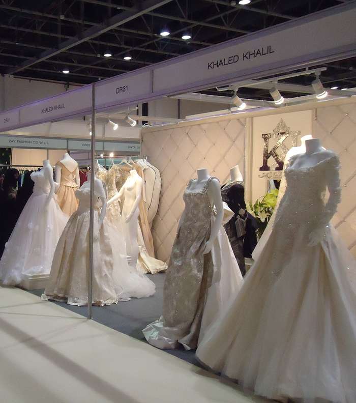 موديلات متنوّعة لفساتين زفاف العروس الإماراتية والعربية