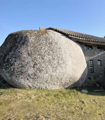 منزل الصخرة، في البرتغال