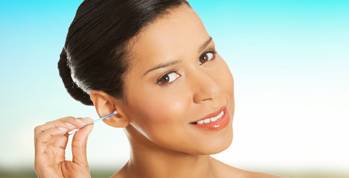 أخطاء شائعة في تنظيف الأذن.. هل كنت تعرفين عنها؟