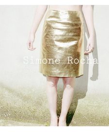 كل ما تحتاجينه من معلومات وأخبار وصور ومراجع عن Simone Rocha