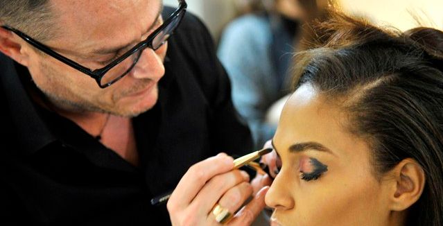 Estée Lauder يضيء سماء أسبوع باريس بألوانه